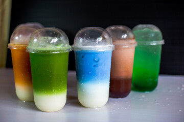 A close-up view of the drinks put into the cup, (iced tea, cocoa, chocolate) with pearls, is a popular menu in cafes and restaurants.