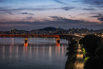 Fototapeta premium seongsu bridge and namsan tower