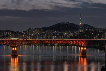 Fototapeta na wymiar seongsu bridge and namsan tower