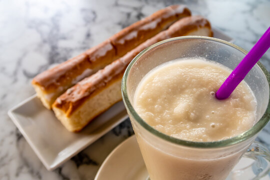 Horchata und Fartons traditionell in valencia
