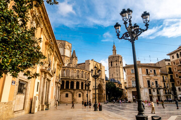 Obraz premium Kathedrale an der plaza de la virgen in der altstadt von Valencia 