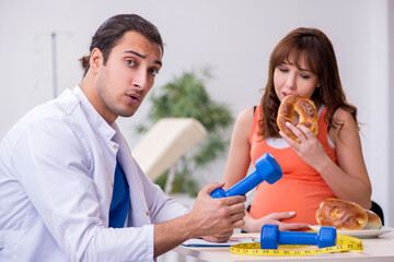 Pregnant woman visiting male doctor gynecologist