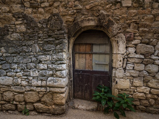 Fototapeta na wymiar Entrance door of a medieval house in the south of France