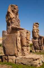 Fototapeta na wymiar Colosos de Mennon, Luxor, Valle del Nilo, Egipto