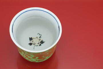 Sake cup and lacquered tray　ぐい吞み