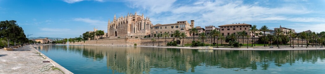 Fototapeta na wymiar Catedral de Palma de Mallorca, España