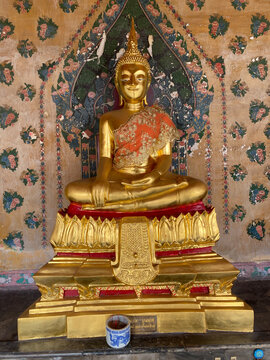 Bangkok temple sculpture detail