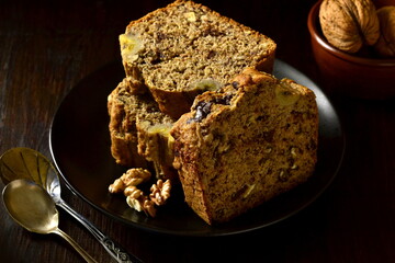 Banana bread with walnut and chocolate