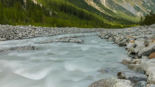 Un orage se pr&eacute;pare en Vall&eacute;e d'Aoste , Italie