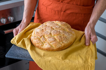 Pan artesano y casero, recién sacado del horno