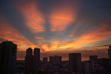 Obraz premium sunset over the city