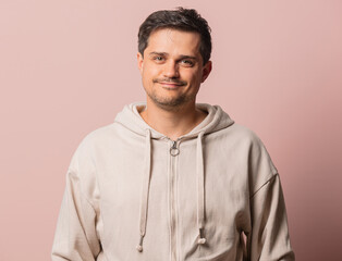 Fototapeta premium White guy in hoodie on pink background
