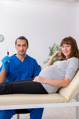 Obraz premium Young pregnant woman in blood transfusion concept