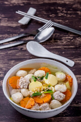 Clear soup with tofu and minced pork