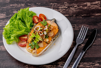Spicy fried salmon salad