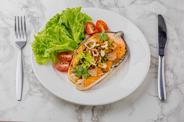 Spicy fried salmon salad