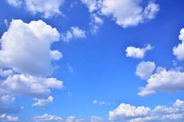 Naklejka na ściany i meble 広がる大空と流れる浮雲のイメージ