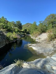 Fototapeta na wymiar Trou d'eau d'une rivière dans les Cévennes