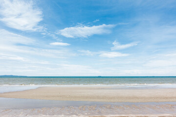 Fototapeta na wymiar Tropical sea, beach and blue sky