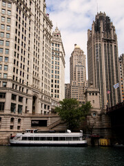 Fototapeta na wymiar Tourist Tour Boat Moored Beneath DuSable Bridge on Chicago River, Chicago, Illinois