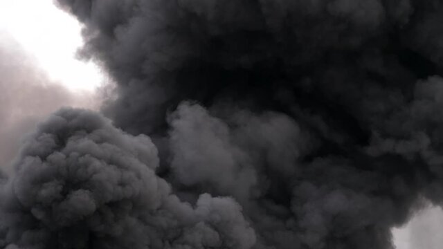 Black, dense and highly polluting smoke, resulting from a plastic fire
