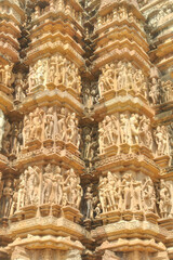Khajuraho – sceny erotyczne na płaskorzeżbach świątynnych, Indie