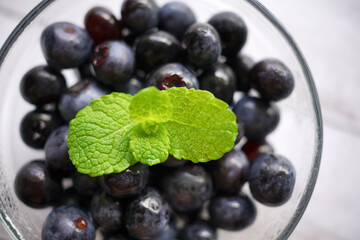 ヨーグルトとブルーベリーとミント