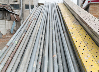 建設現場材料イメージ　足場　パイプ