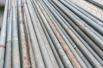 建設現場材料イメージ　足場　パイプ