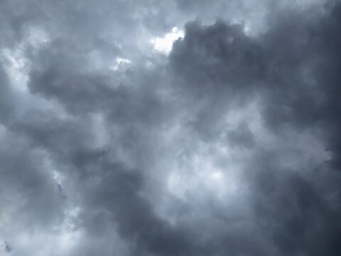 nubes oscuras