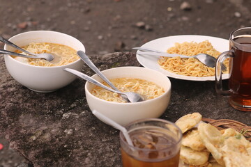 food and drinks are served at the Merapi coffee shop (Indonesian: Warung Kopi Merapi)