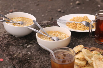 food and drinks are served at the Merapi coffee shop (Indonesian: Warung Kopi Merapi)