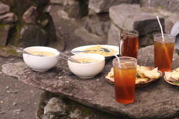 food and drinks are served at the Merapi coffee shop (Indonesian: Warung Kopi Merapi)
