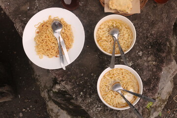 food and drinks are served at the Merapi coffee shop (Indonesian: Warung Kopi Merapi)