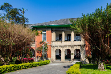 Fototapeta na wymiar Sunny view of some building of the College of Social Sciences, NTU