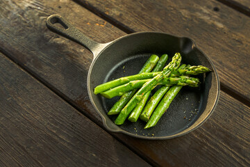 アスパラガスのグリル　Asparagus fried in a skillet 