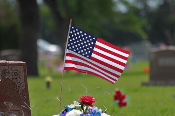 american flag on cemetery on memorial day in Hutchinson Kansas USA. - obrazy, fototapety, plakaty