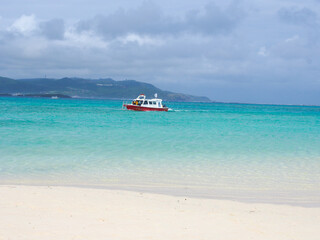 Fototapeta premium 沖縄県 離島 久米島 はての浜の風景写真