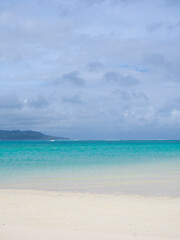Fototapeta na wymiar 沖縄県 離島 久米島 はての浜の風景写真