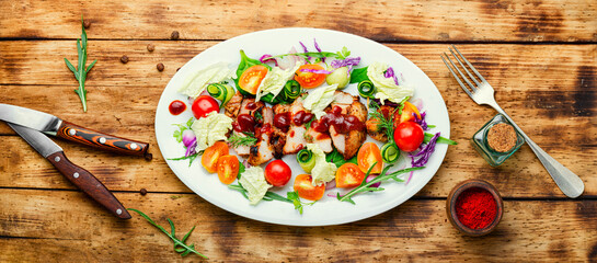 Obraz na płótnie Canvas Salad with vegetables and meat steak