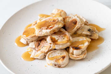 Grills Banana with Caramel Sauce