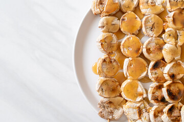 Grills Banana with Caramel Sauce