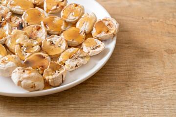 Grills Banana with Caramel Sauce