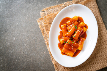 Korean rice cake stick in spicy sauce - Tteokbokki