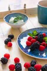Himbeeren und Brombeeren Frühstück