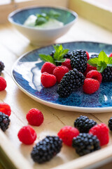 Himbeeren und Brombeeren Frühstück