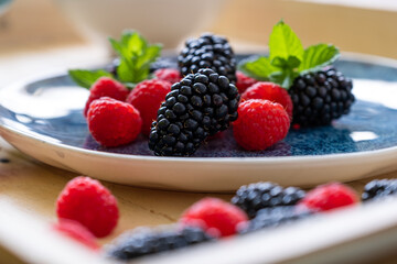 Himbeeren und Brombeeren Frühstück