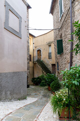 Fototapeta na wymiar architecture of alleys and buildings in the town of Acquasparta