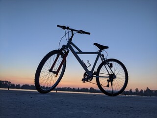 Fototapeta na wymiar bicycle on the beach