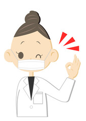 ウィンクをしながらOKサインを出す女性